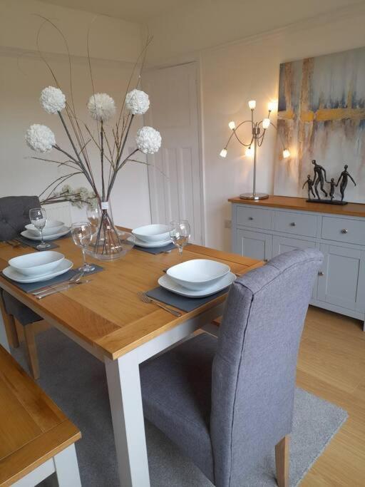Doctors Lane Stylish 3 Bedroom Family House With Parking Holiday home